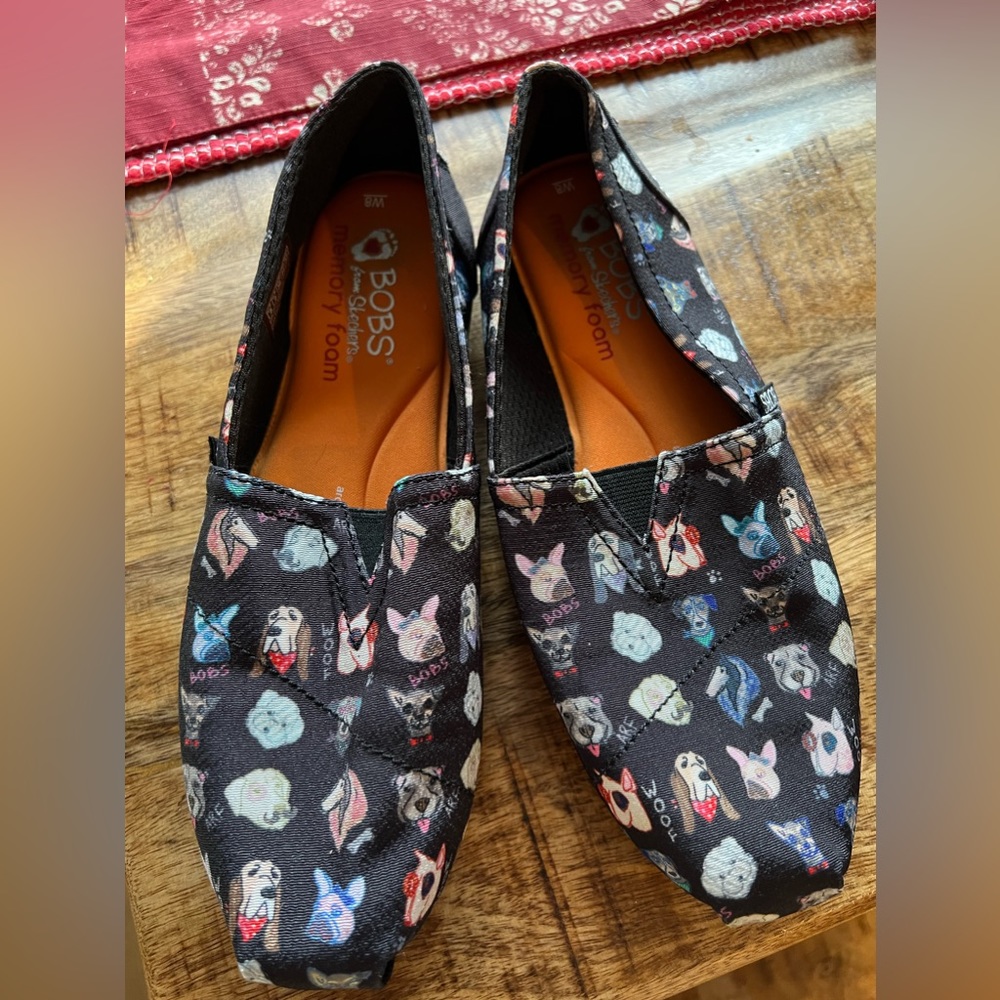 Skechers Bobs dog themed slip-ons Women’s 8